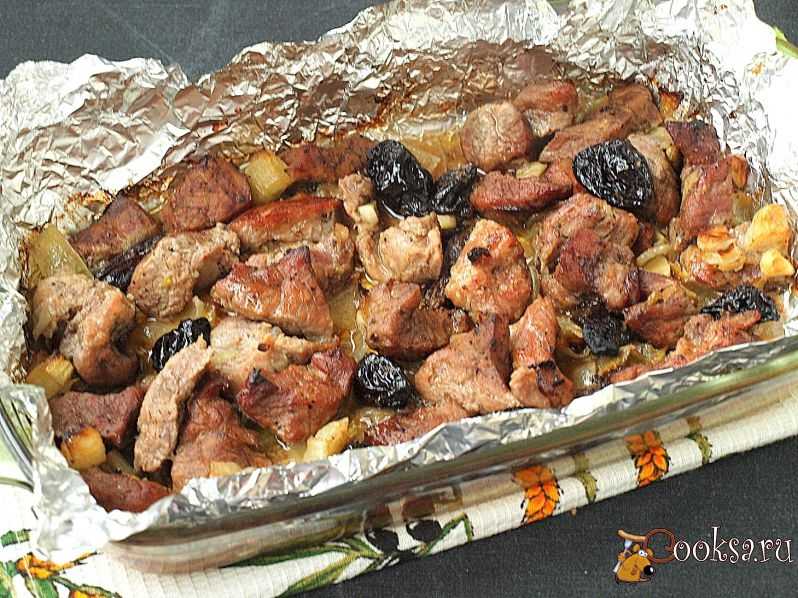 Свинина с черносливом – лучшее сочетание мяса и фруктов. готовим вкусную свинину с черносливом: тушёную, запечёную, жареную