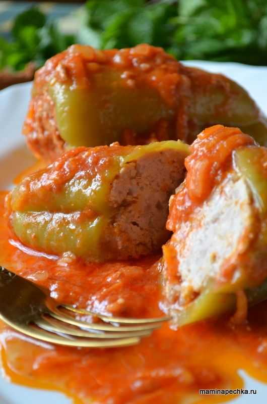 Фаршированный перец тушеный в томатном соке: кулинарный рецепт с фото