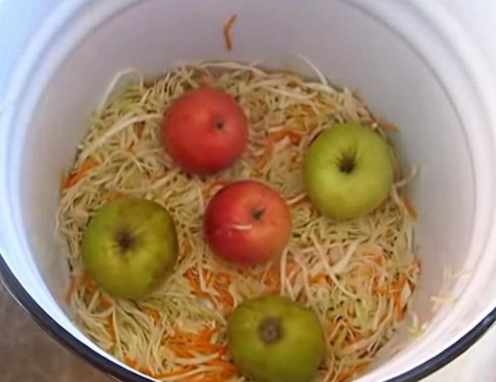 Фаршированные яблоки в духовке