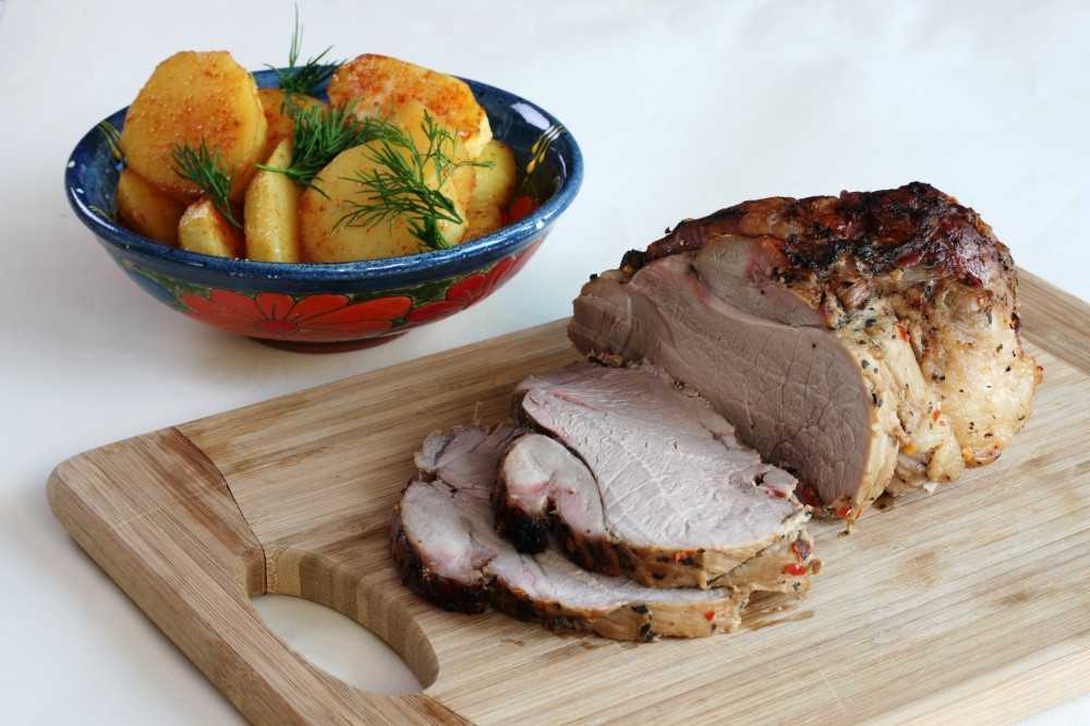 Окорок свиной в духовке – как приготовить просто и вкусно?