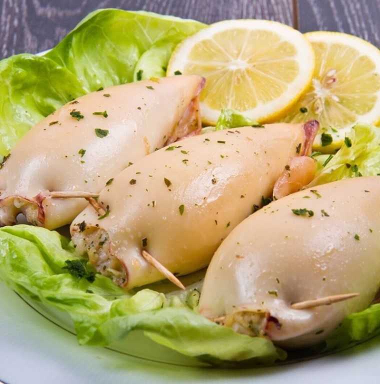 Фаршированные кальмары – 10 простых и вкусных рецептов пошагово