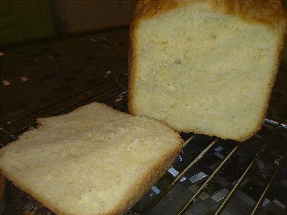Сухарики из хлеба в духовке с чесноком и специями, 2 самых вкусных рецепта с фото