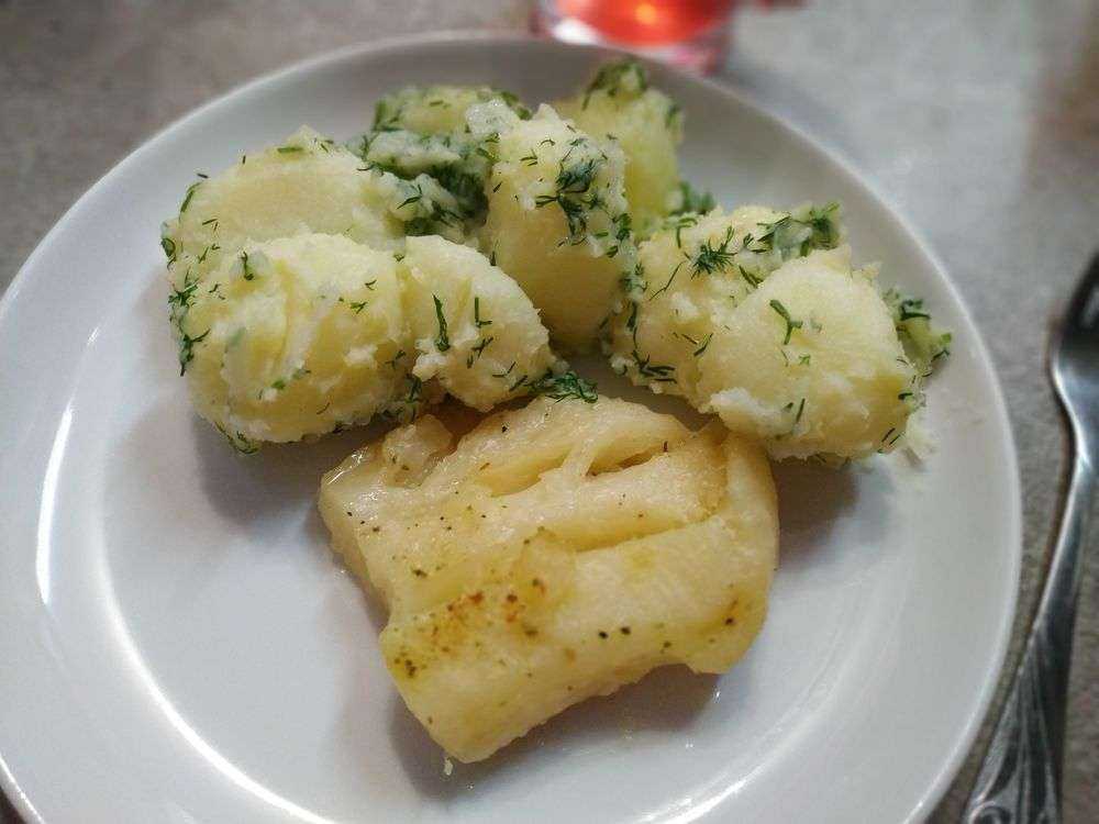 Палтус с овощами, запеченный в духовке