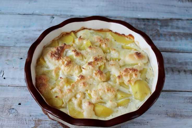 Картошка, запеченная с сыром в сметане в духовке: рецепт с фото