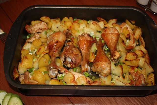 Как приготовить запеченные куриные голени с картошкой и сметаной в духовке: поиск по ингредиентам, советы, отзывы, пошаговые фото, подсчет калорий, изменение порций, похожие рецепты