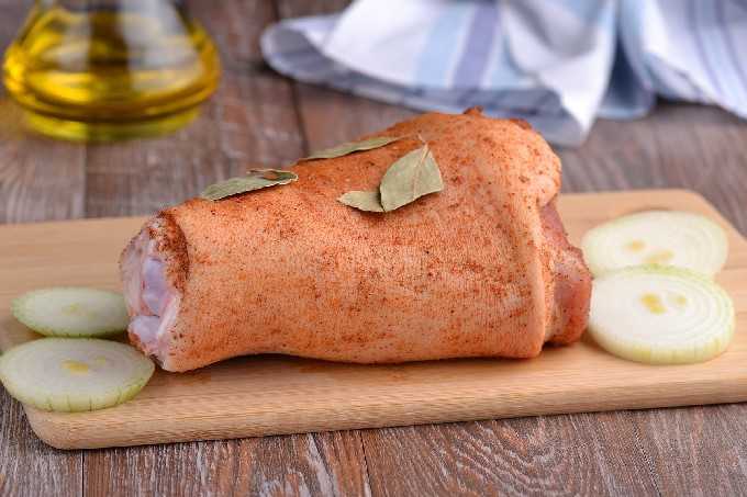 Рулька свиная запеченная в духовке: 12 рецептов сочного мяса в фольге и рукаве