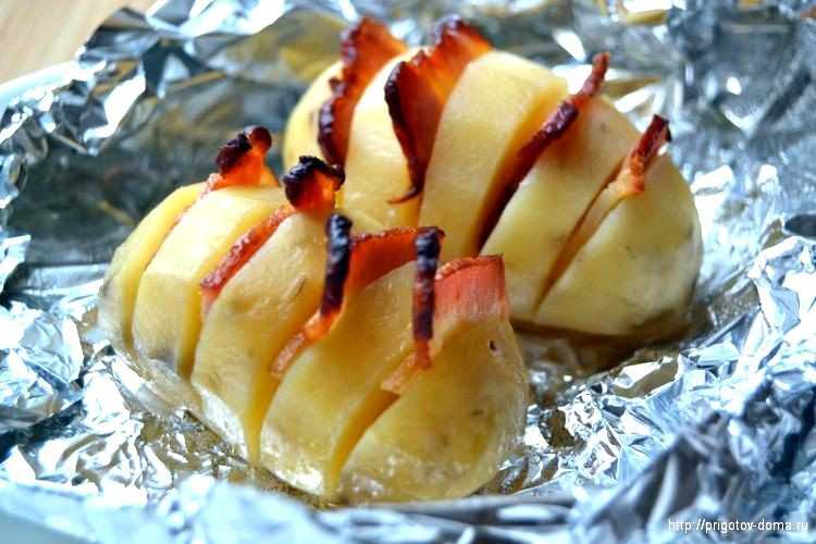 Картофель с беконом - как вкусно готовить в домашних условиях с помидорами, чесноком или сыром