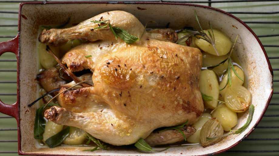 Приготовления блюда Курица запечённая в духовке с картошкой -  советы, состав, пошаговые фото, комментарии, порядок приготовления, похожие рецепты