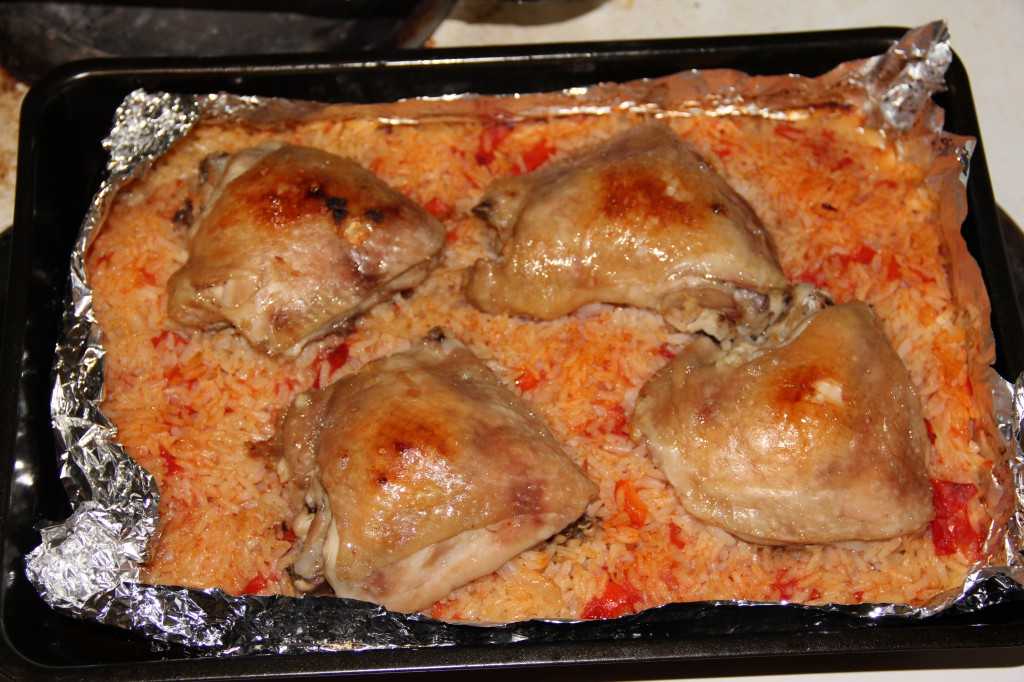 Курица с рисом и овощами в духовке – популярные рецепты