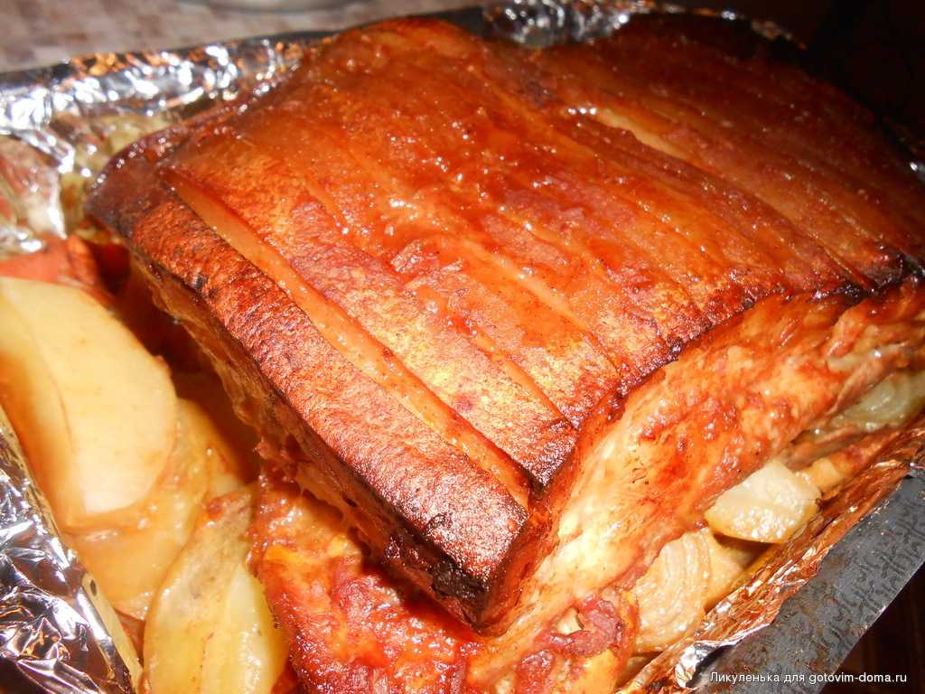 Свинина в духовке — 8 простых и вкусных рецептов запеченного мяса