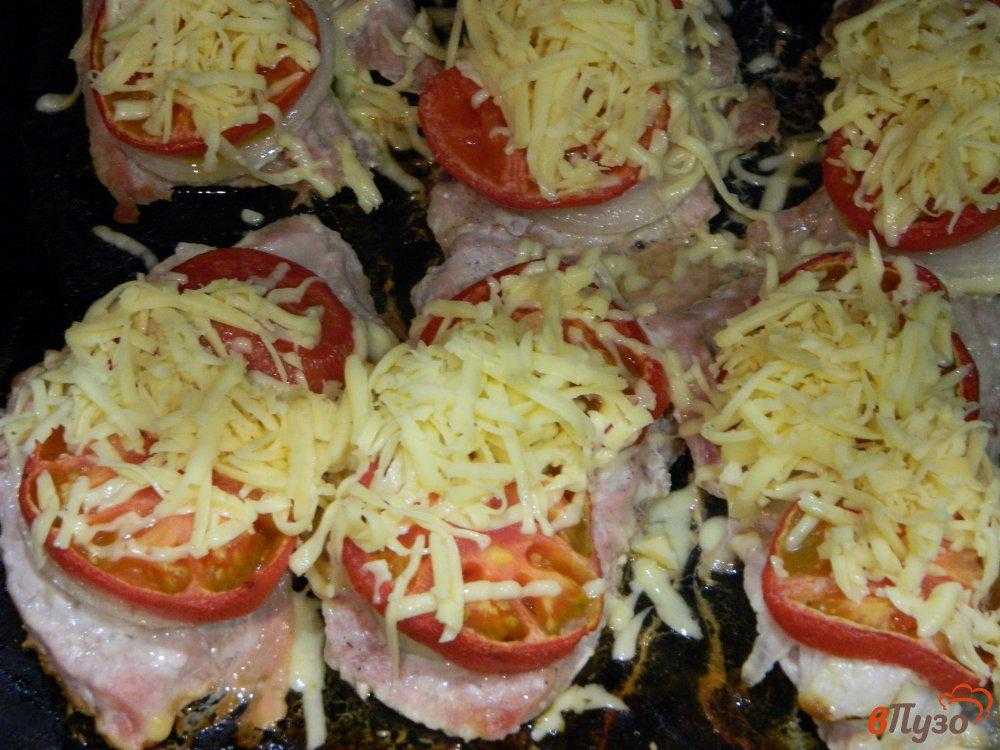 Свинина с помидорами, сыром и луком в духовке запеченная рецепт с фото пошагово и видео - 1000.menu