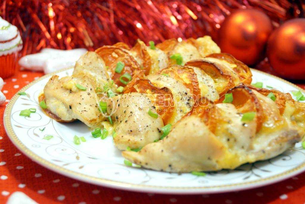 Новогодняя курица фаршированная сливами и яблоками рецепт с фото пошагово и видео - 1000.menu