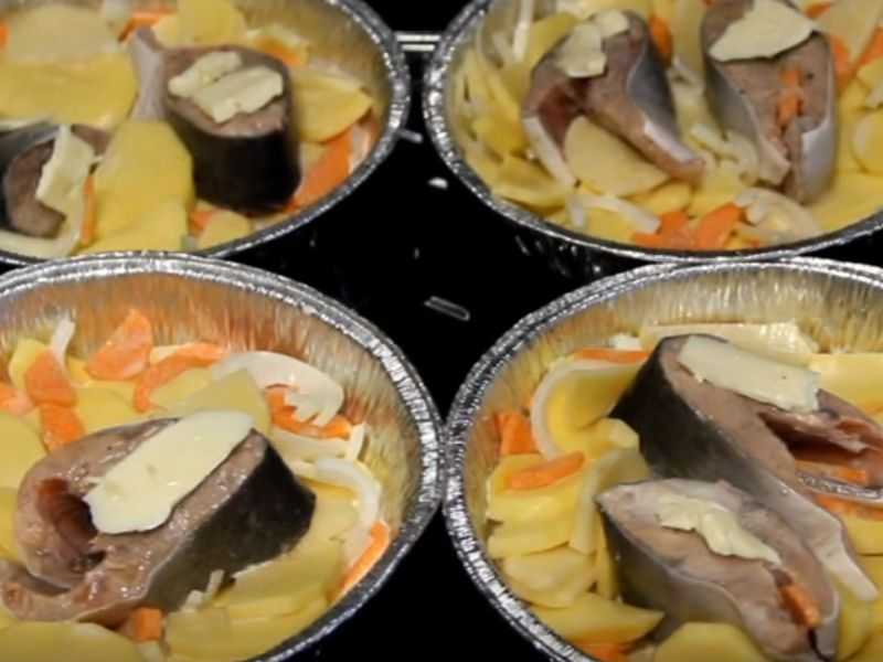 Горбуша, запеченная в духовке с картофелем — пошаговый рецепт с фото