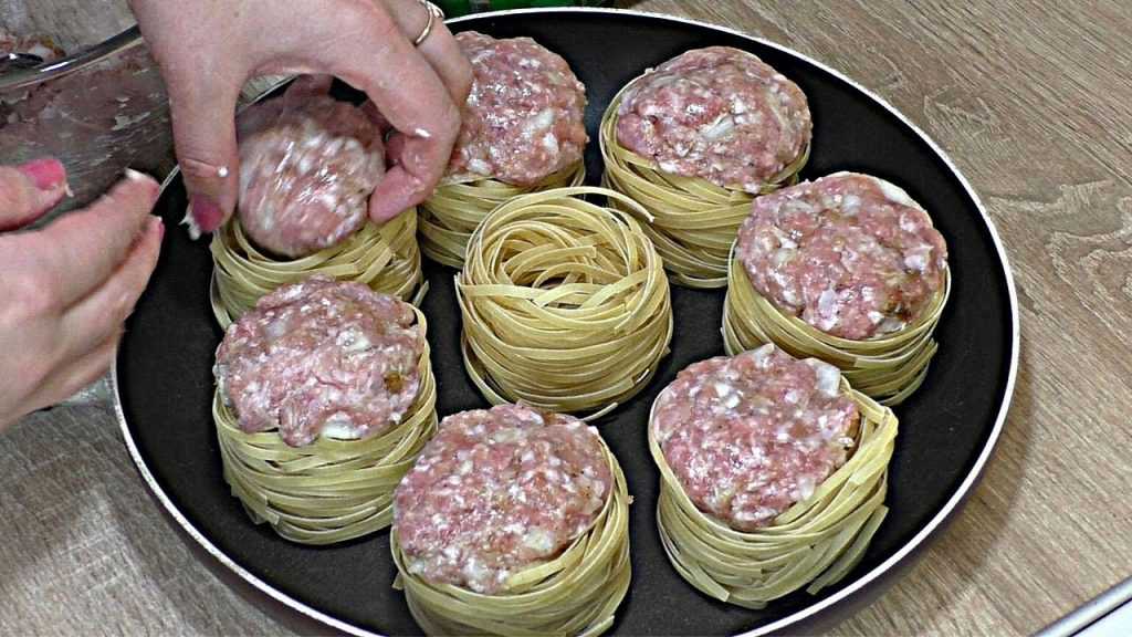 Гнезда из макарон с фаршем в духовке - 7 рецептов с пошаговыми фото