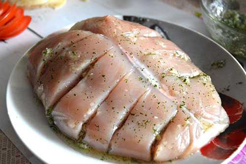 Как запечь куриное филе в фольге? варианты приготовления блюда