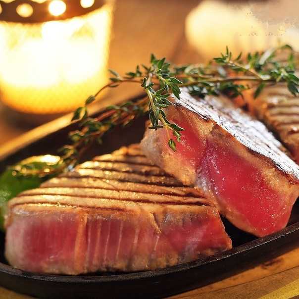 Как приготовить стейк из тунца на сковороде: 3 вкусных рецепта