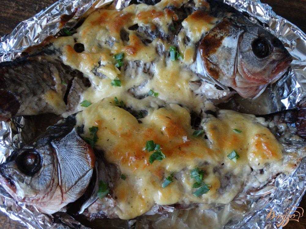 Карась в духовке - рецепты приготовления запеченной вкусной рыбы с фото