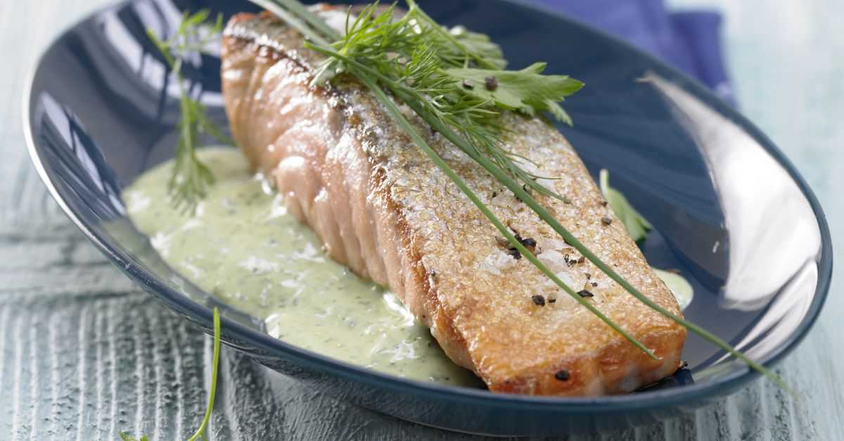 Как вкусно и быстро запечь нежного лосося в духовке