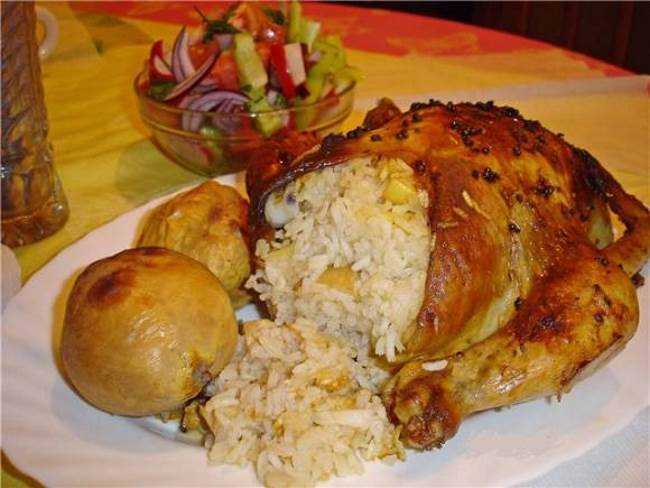 Курица фаршированная рисом — рецепты с черносливом, грибами, яблоками и сухофруктами - готовим по-домашнему