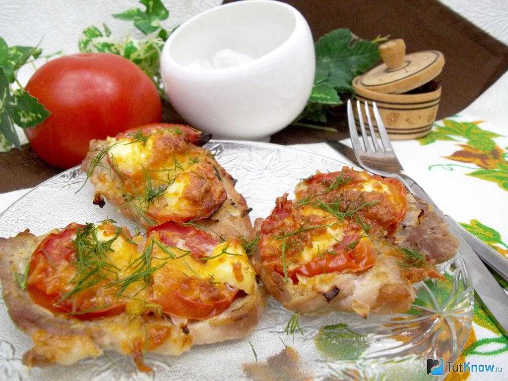 Свинина грибы помидоры сыр в духовке рецепт с фото пошагово - 1000.menu