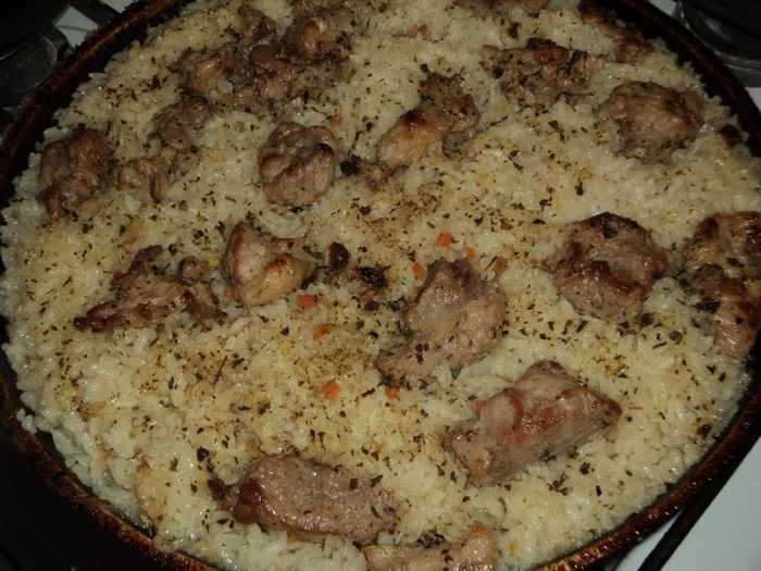 Как приготовить свинину с рисом в духовке