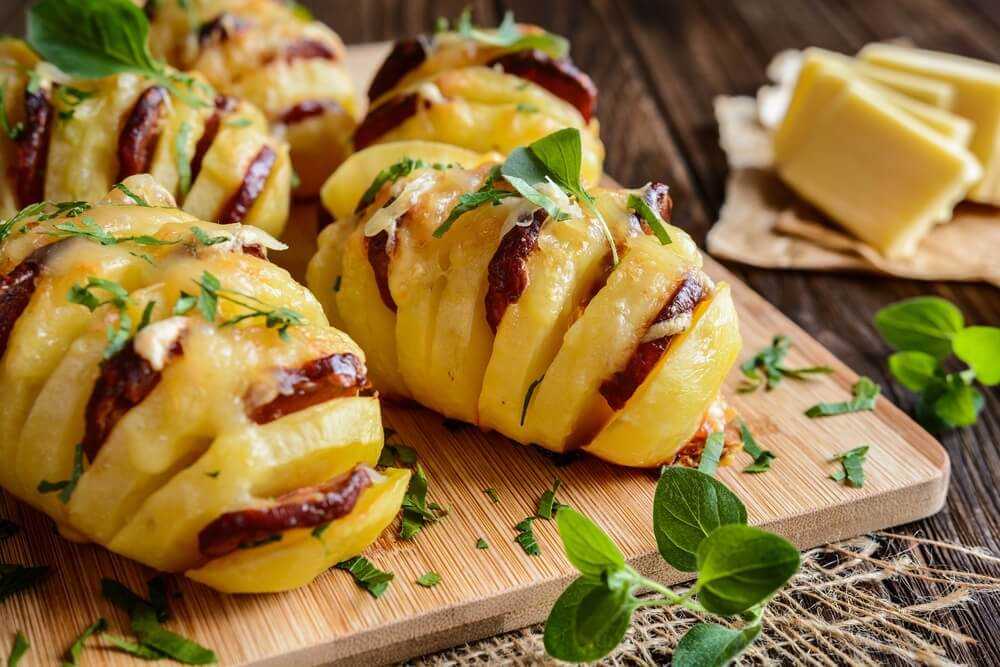 Картошка-гармошка с беконом и сыром в духовке - сайт о доме и семье
