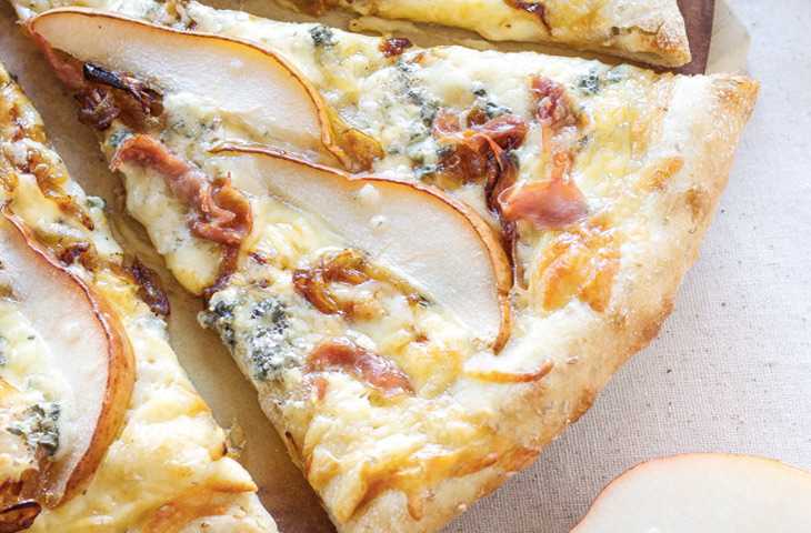 Пицца с грушей и горгонзолой (десертная) - пошаговый рецепт приготовления с фото