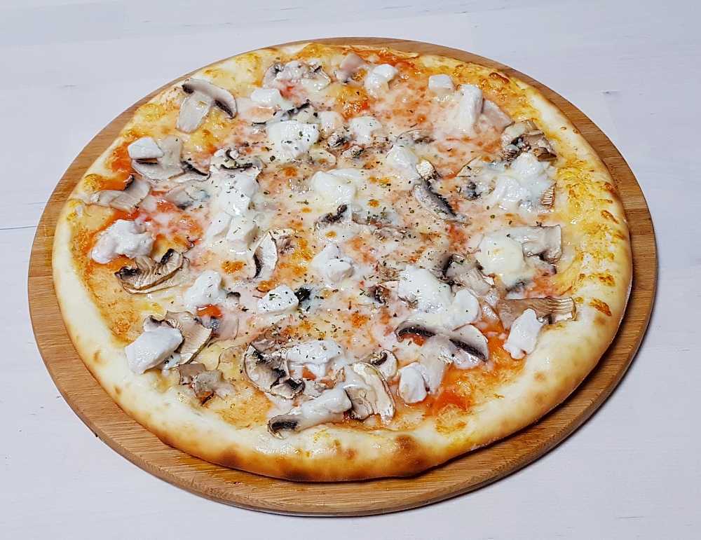 Пицца с грибами и курицей — пошаговый рецепт с фото