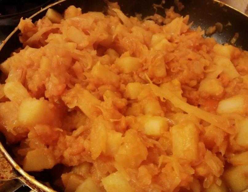 Картошка с луком и капустой томленая под фольгой в духовке