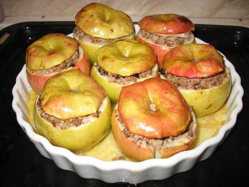 Печёные яблоки с сюрпризом - рецепт с фото