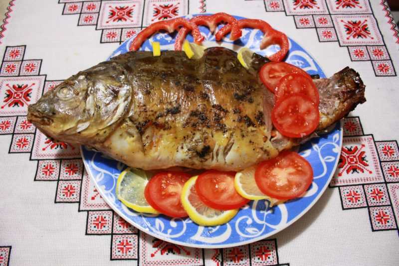 Вкуснейший запеченный карп: как приготовить нежную и сочную рыбу в духовке