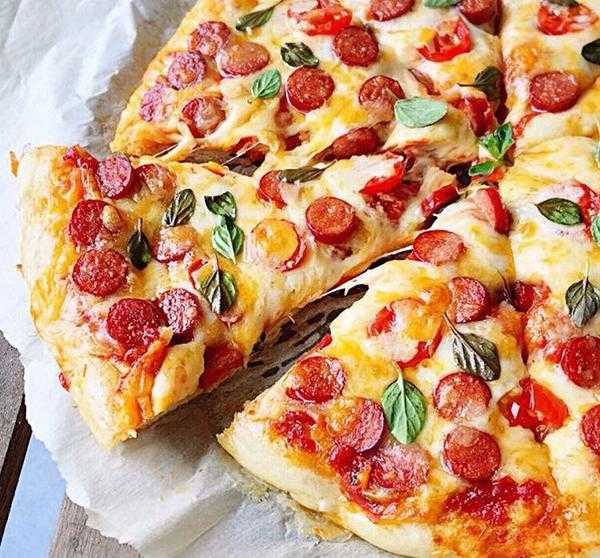 Пицца рецепт в домашних условиях с колбасой и сыром в духовке