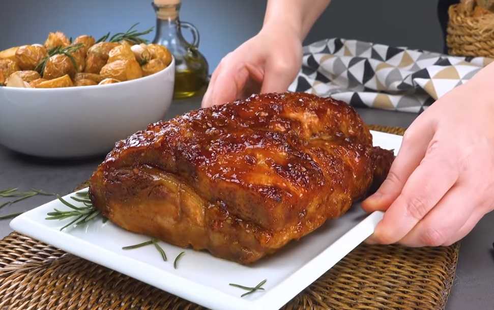 Как приготовить корейку из свинины в духовке