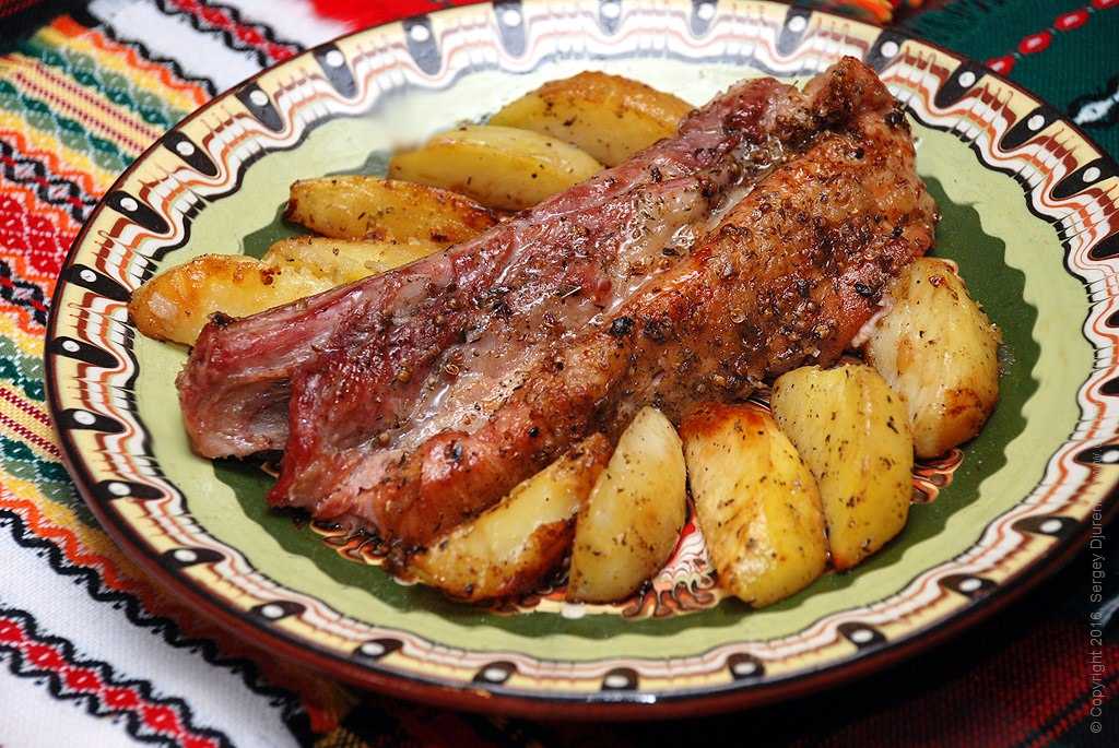 Свинина с картошкой в духовке — 10 рецептов приготовления