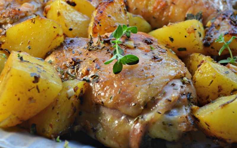 Картофель с мясом в рукаве — быстро и очень вкусно