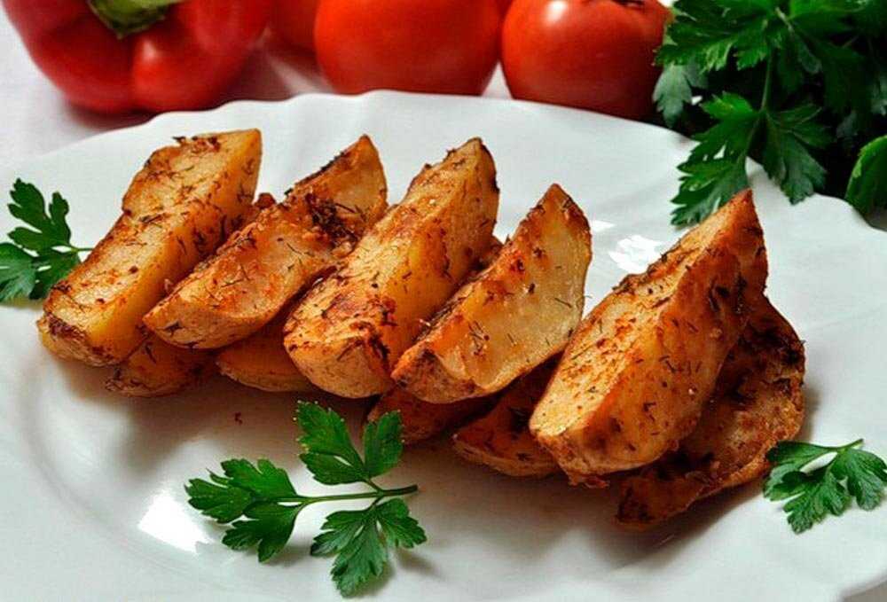 Картошка по-деревенски в духовке. 10 пошаговых рецептов вкусного запеченного картофеля