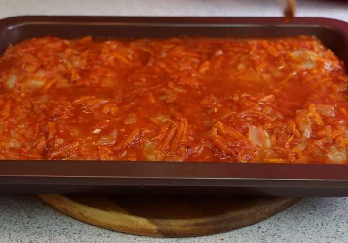 Ленивые голубцы в духовке в томатно сметанном соусе рецепт с фото пошагово и видео - 1000.menu