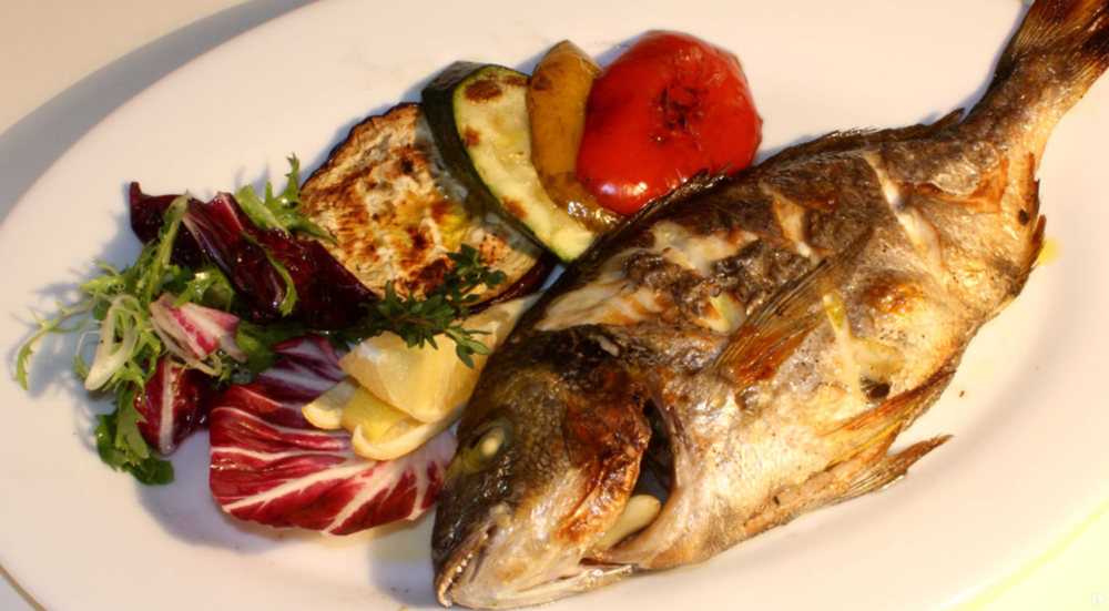 Рыба дорада запеченная в духовке вкусная рецепт с фото пошагово - 1000.menu