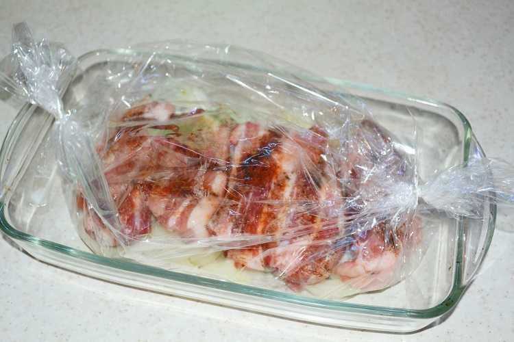 Как запечь грудинку свиную в духовке в фольге