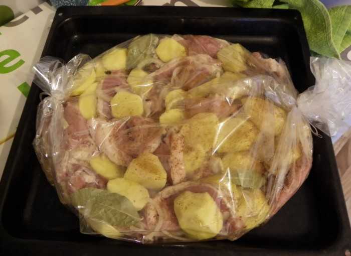 Сочная и мягкая говядина запеченная в рукаве в духовке - 5 рецептов с фото пошагово