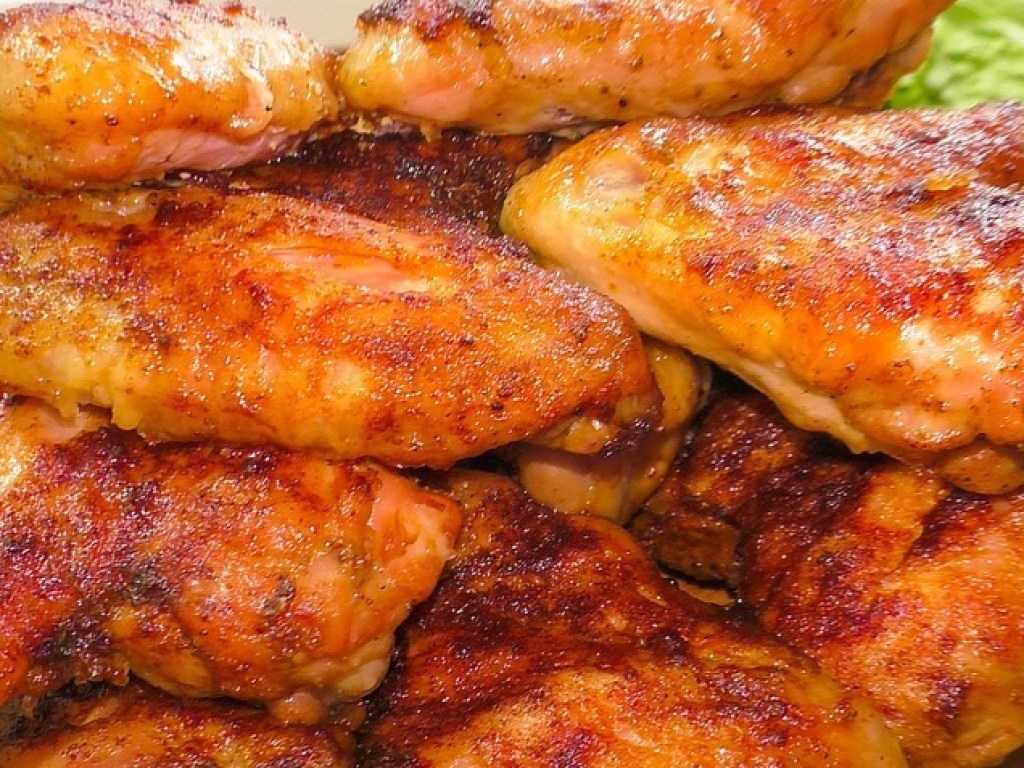 12 рецептов нежных куриных крылышек на сковороде