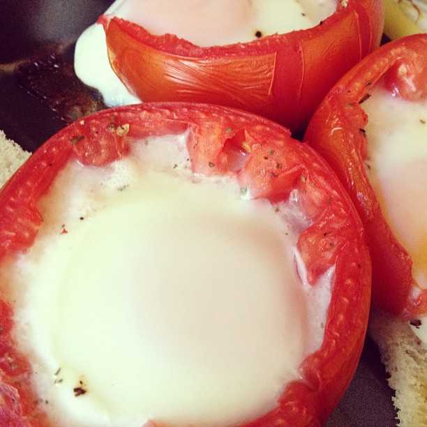 Яичница в духовке – 11 рецептов необычного завтрака