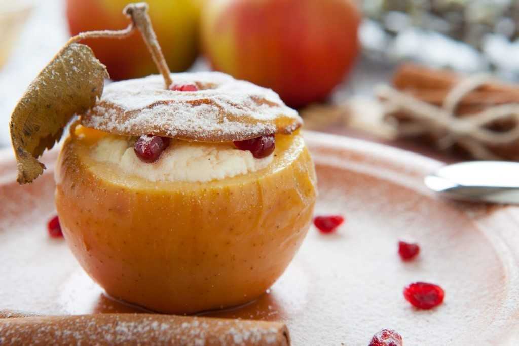 Груши, запеченные с медом и орехами: рецепт с фото