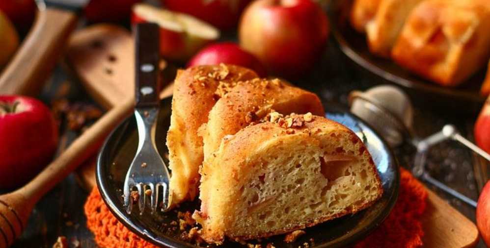 Нежная шарлотка со сметаной и яблоками – лакомство всей семьи. как из сухого хлеба сделать шарлотку со сметаной и яблоками