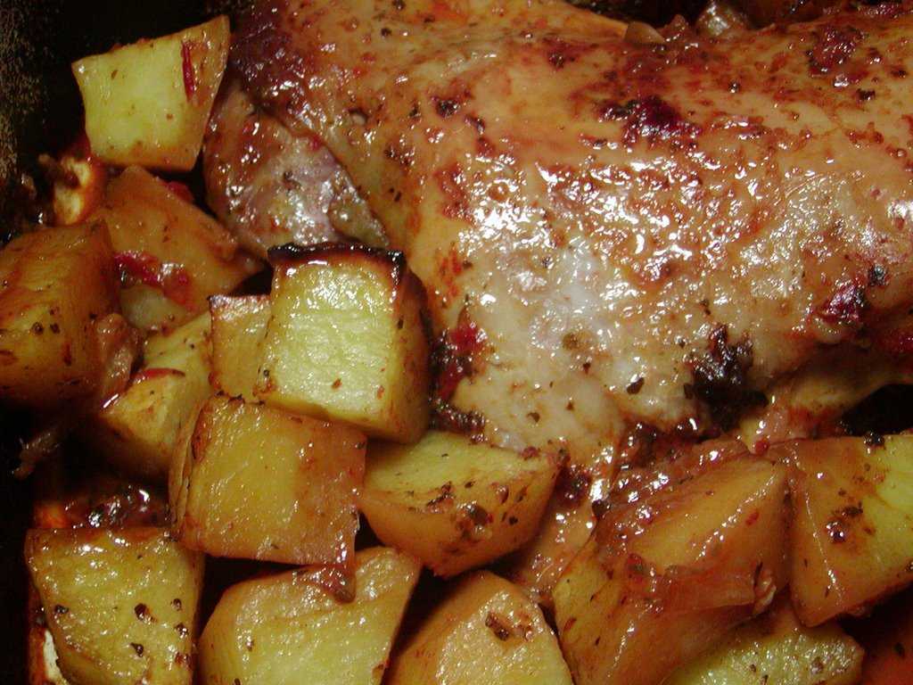 Как запечь индейку в духовке с картофелем: 3 рецепта, особенности приготовления