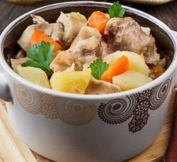 Кролик в сметане с картошкой в духовке рецепт с фото пошагово - 1000.menu