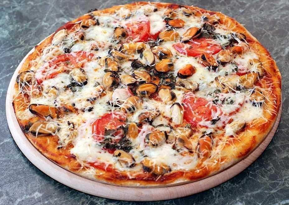Пицца с морепродуктами в духовке - рецепт в домашних условиях