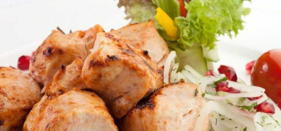 Куриные шашлычки на шпажках в духовке - рецепты приготовления маринадов и секреты сочного мяса
