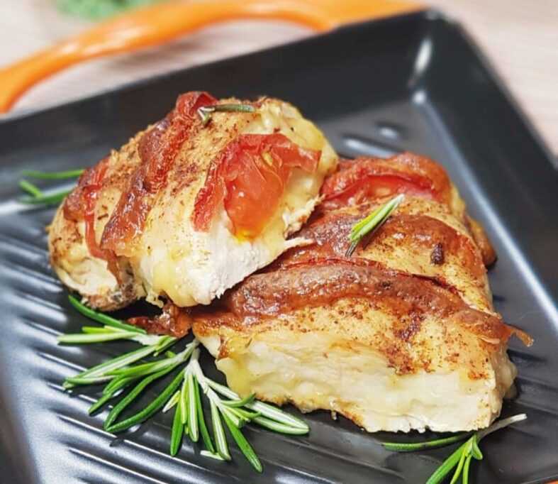 Запеченное филе курицы в фольге сюрприз рецепт с фото пошагово - 1000.menu