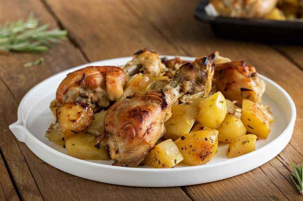 Куриные голени с картошкой в духовке - простые и вкусные рецепты